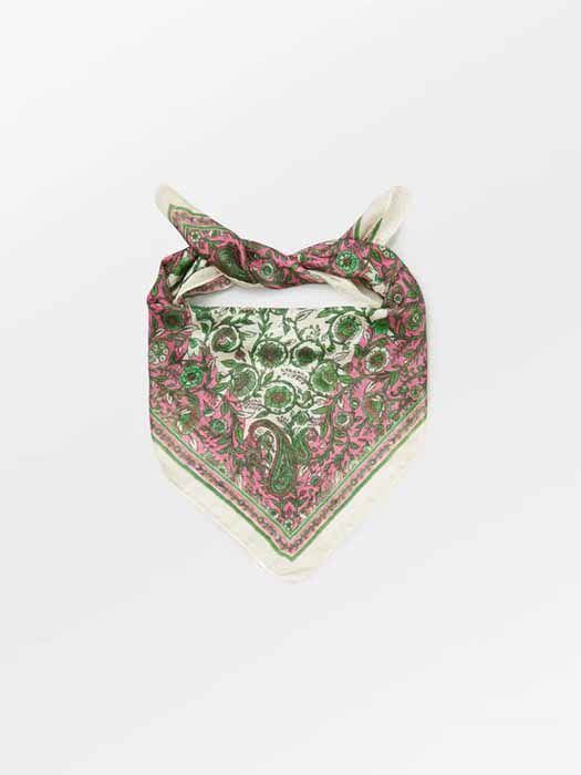 Foulard en soie avec imprimé cachemire vert et rose de Becksöndergaard, accessoire tendance à Divonne.